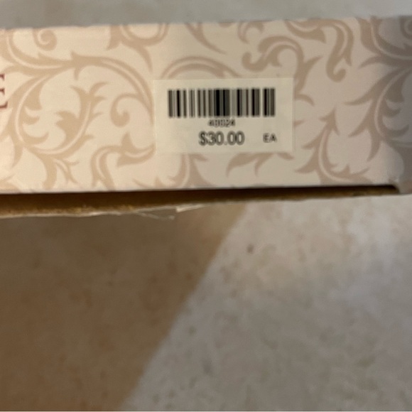 Fortescue Book of Hours Decorative 4”X6” picture frame. - Picture 8 of 8